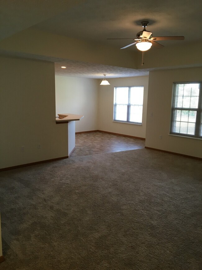 Building Photo - Laurel Creek Apts, 2225/2227 Shamrock Ln