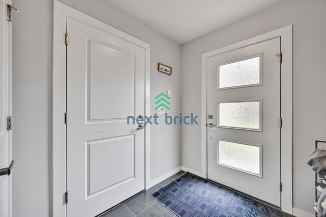 Building Photo - Spacious & Modern 4-Bed, 3.5-Bath Townhome...