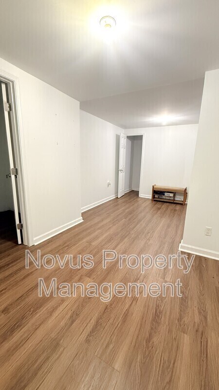 Building Photo - 3395 Woodlake Ln
