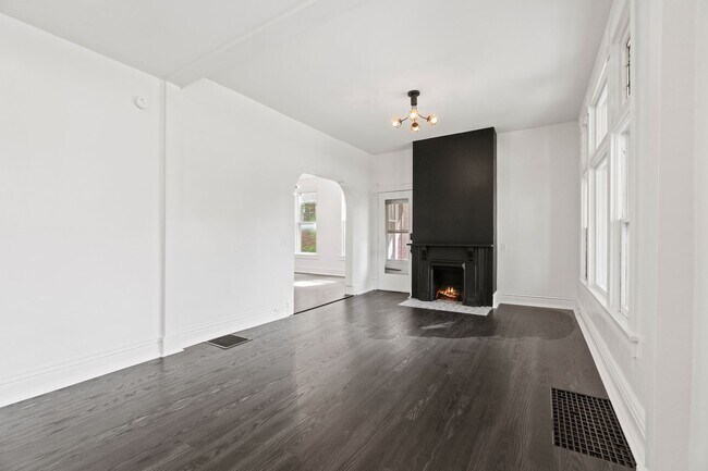 Building Photo - 914/916 Lake Ave