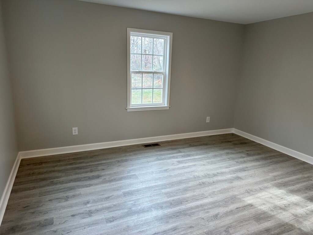 Building Photo - 735 Tussey St