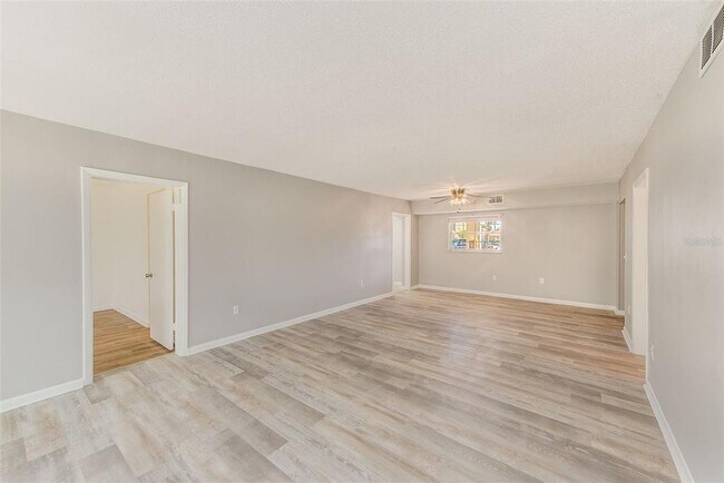 Building Photo - 10280 Imperial Point Dr W