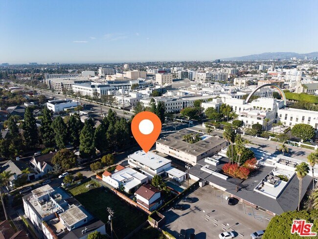 Building Photo - 4020 La Salle Ave