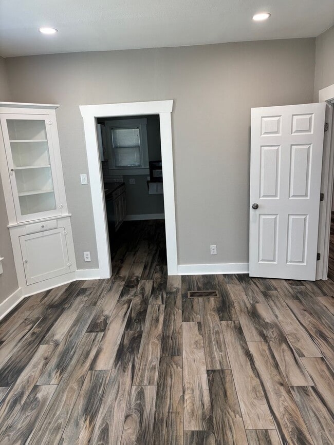 Building Photo - 3 Bedroom 1 Bathroom Downtown Georgetown Home