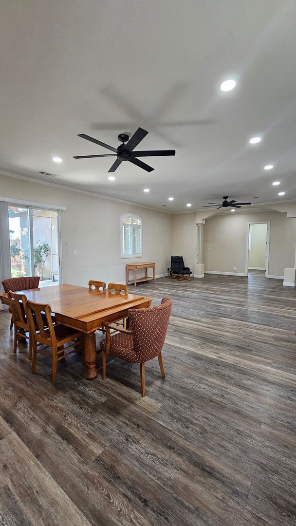 Building Photo - Luxurious Home in North Bakersfield 3 BD 3 BA