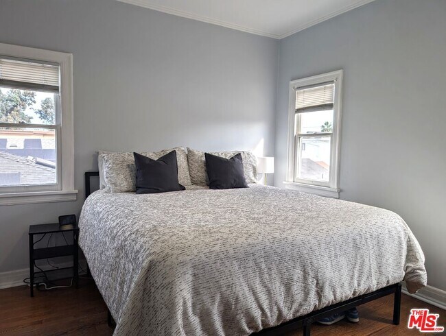 Building Photo - 2404 5th Ave