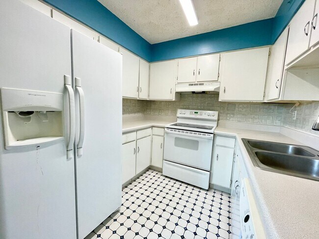 Building Photo - Riverhill Apartments - St Andrews area