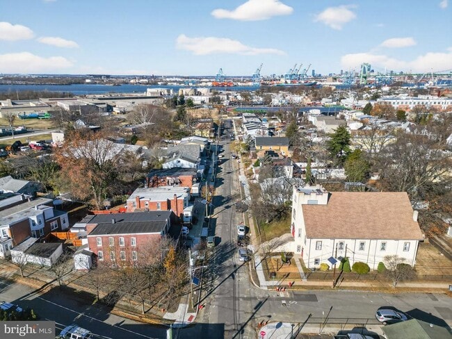 Building Photo - 738 Division St