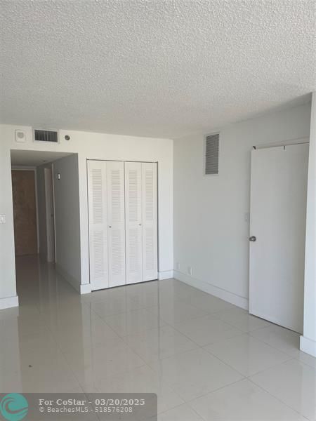 Building Photo - 7601 E Treasure Dr