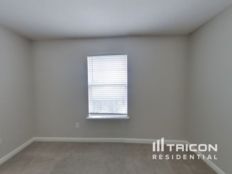 Building Photo - 11707 Deep Springs Dr N