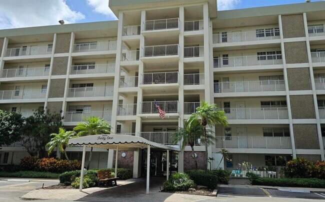 Building Photo - 3150 N Course Ln