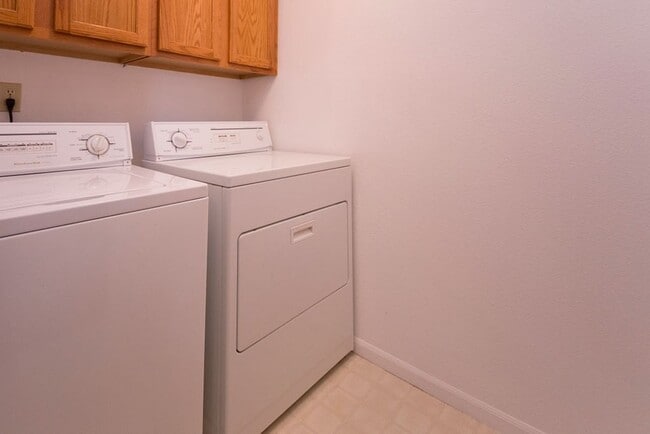 Building Photo - Home backing to foothills