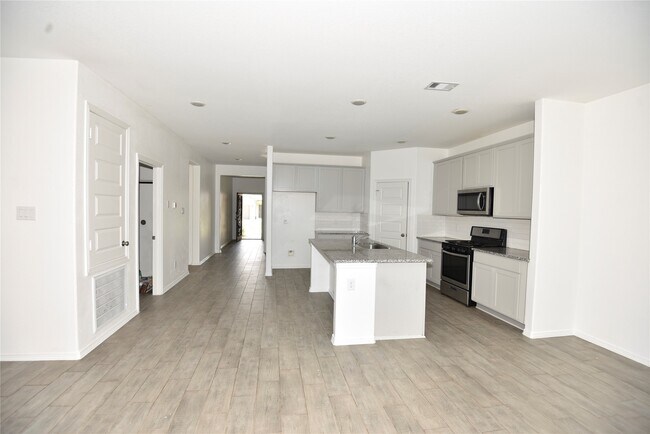 Building Photo - 23006 Forebear Dr