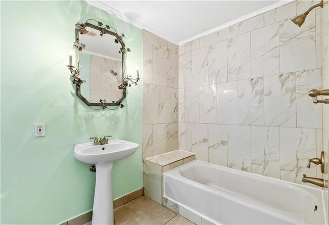 Building Photo - 430 W Wesley Rd NW