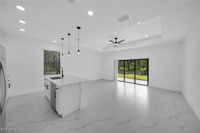 Building Photo - 4982 Fairway Ct
