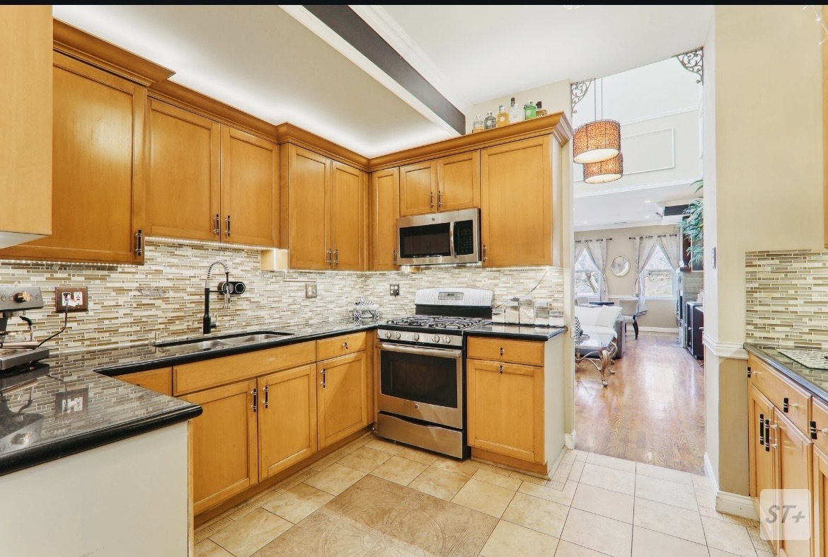 Kitchen - 708 N Rockwell St