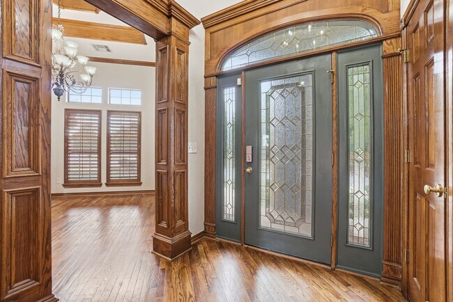 Building Photo - Beautiful & Newly Renovated 3 Bed & 2 Bath House in Heritage Hills with Private Pool