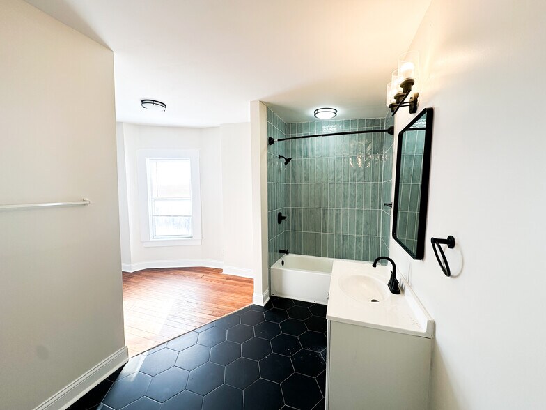 Building Photo - 3333 California Ave