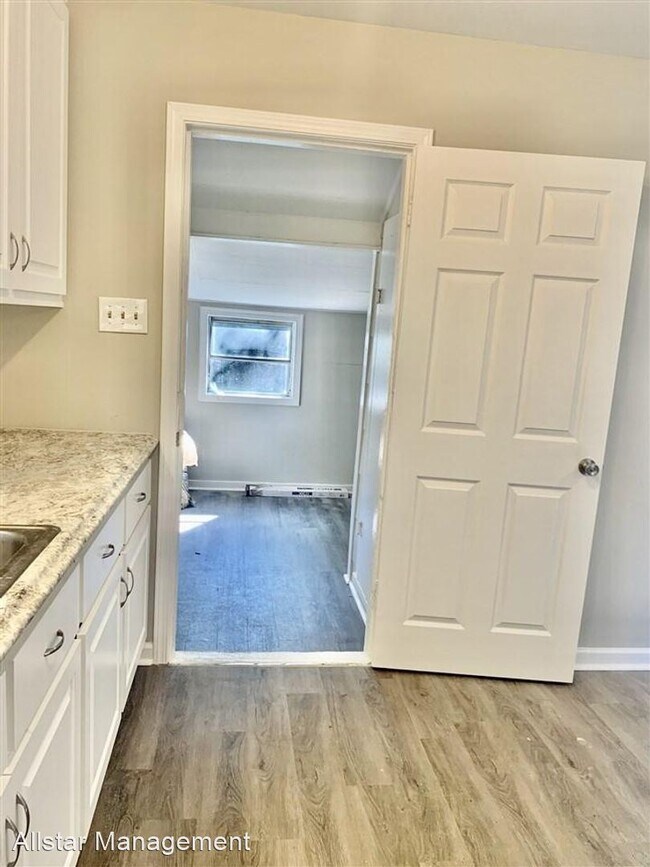 Building Photo - 2 br, 1 bath House - 201 Bates Circle