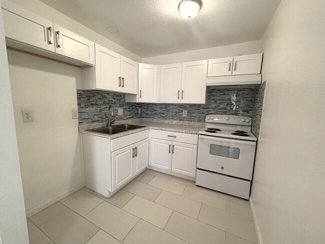 Primary Photo - 15878 Edwin St
