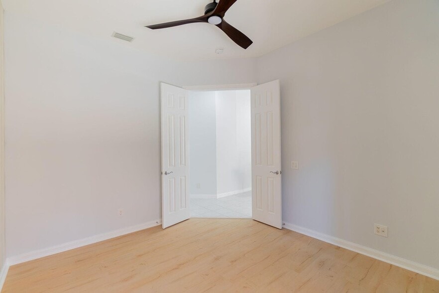 Building Photo - 4786 Blossom Dr