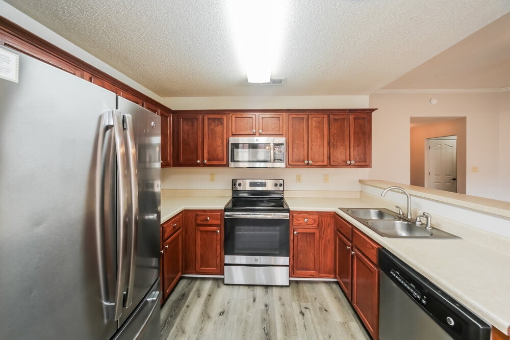 Building Photo - 4230 Ravenwood Dr N