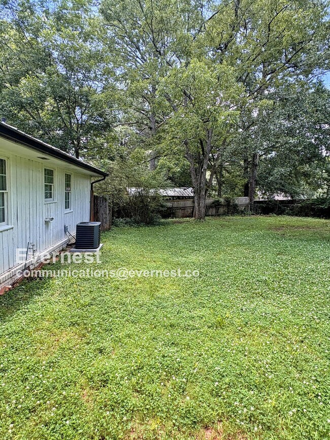 Building Photo - 549 Greenview Ave SE