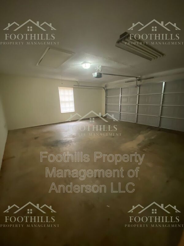 Building Photo - 307 Green Forest Dr