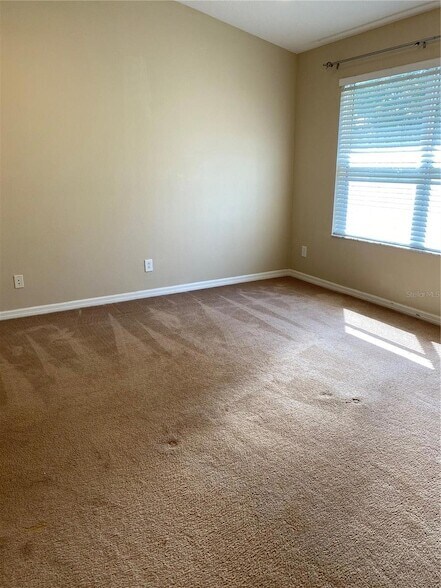 Building Photo - 5809 Fishhawk Ridge Dr