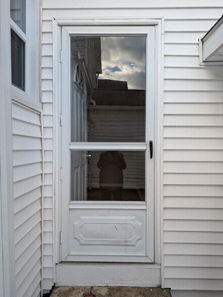 Building Photo - 109 Goethe St