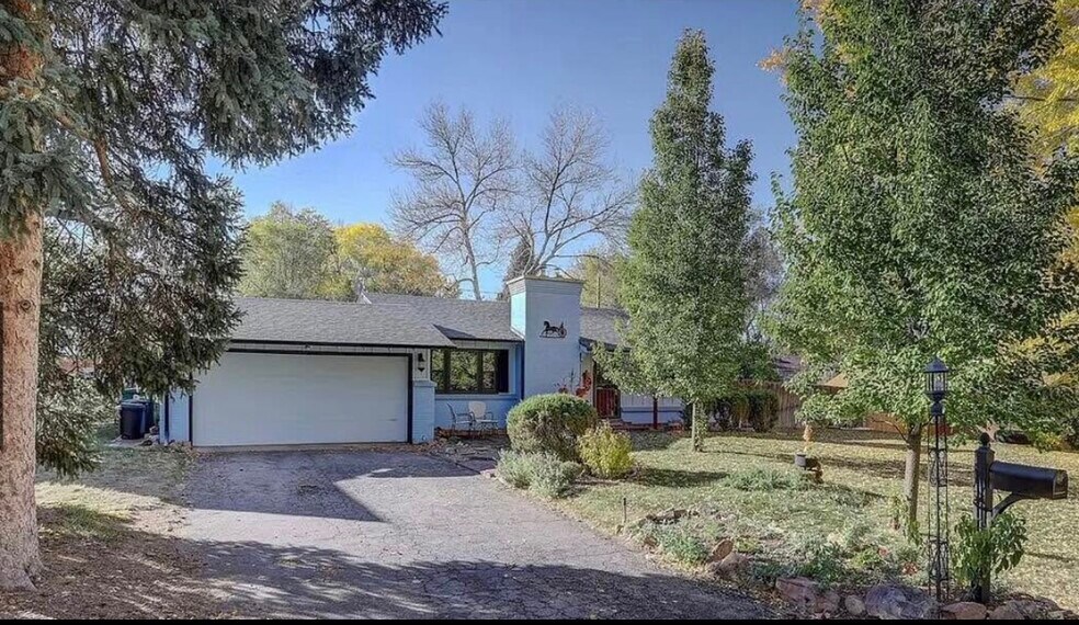 Primary Photo - 655 Balsam St