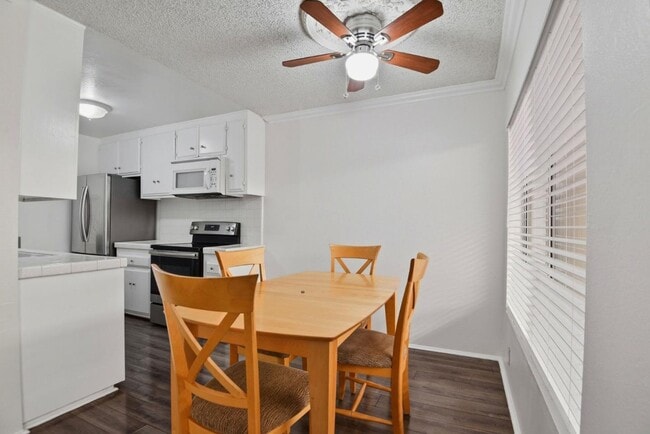 Building Photo - 545 Chestnut Ave