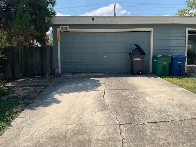 Building Photo - 9626 Bratton Dr