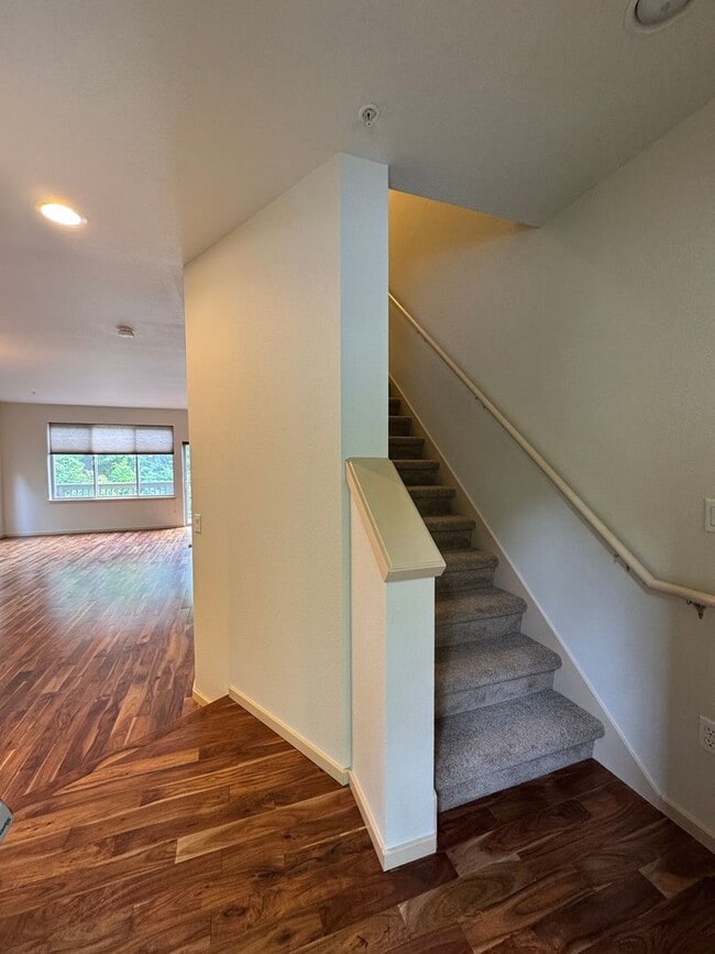 Building Photo - 3bd/3ba Issaquah Townhouse