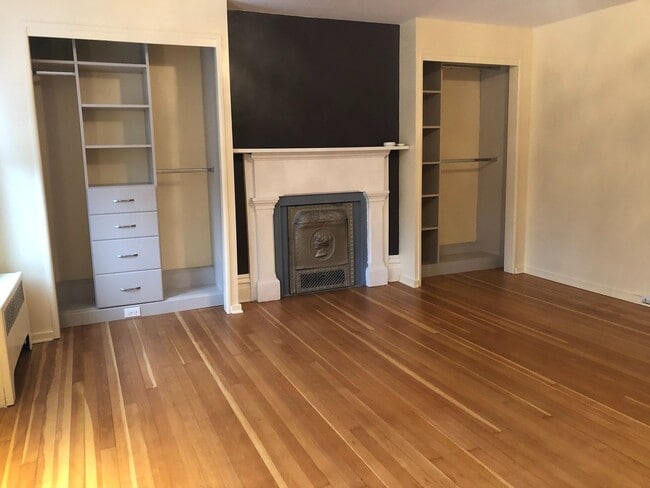 Building Photo - Lawrenceville - 2 BR Single Family Home, Air Condition, Hardwood Floors!