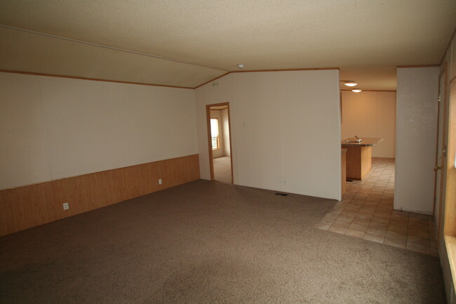 Building Photo - 3 Bed 2 Bed Module home in Babcock Vista