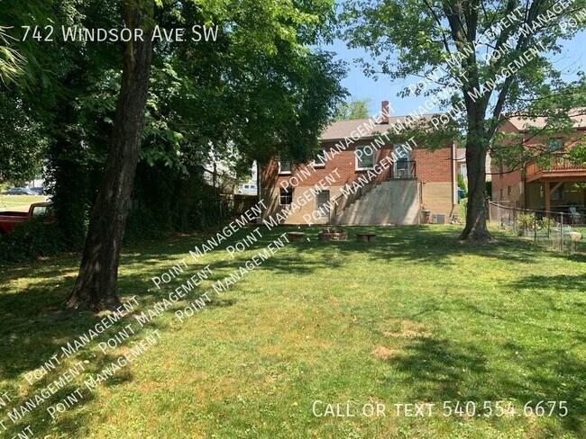 Building Photo - 742 Windsor Ave SW