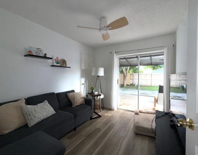 Building Photo - 6912 Long Needle Ct