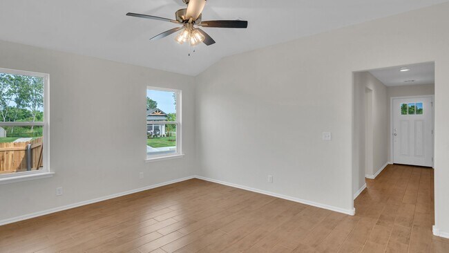 Building Photo - 3 Bed | 2 Bath in Owasso!