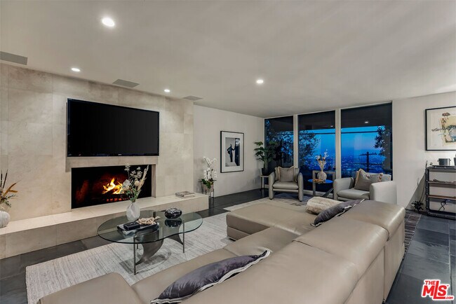 Building Photo - 1714 Sunset Plaza Dr