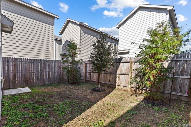 Building Photo - Charming Home Awaits: Spacious & Modern Living in a Prime Location