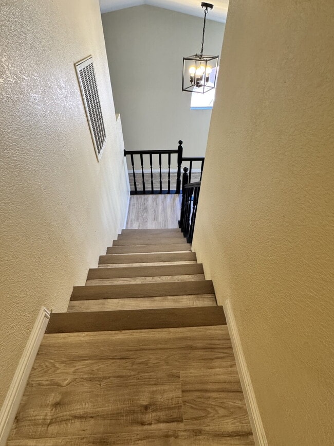 Building Photo - 4BR - 3BA two-story with pool