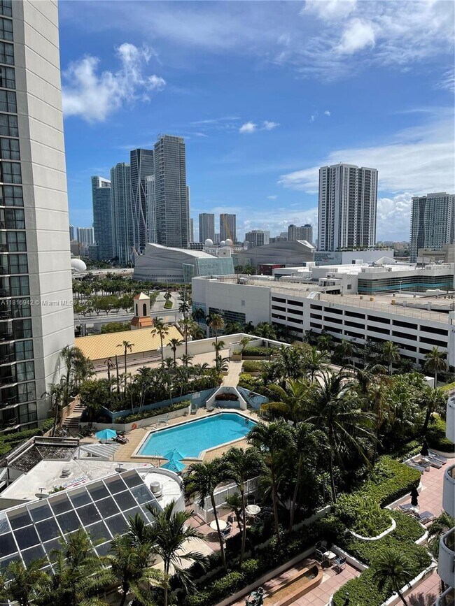 Building Photo - 1717 N Bayshore Dr
