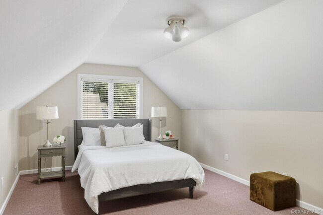 Building Photo - 45 Evergreen Ave