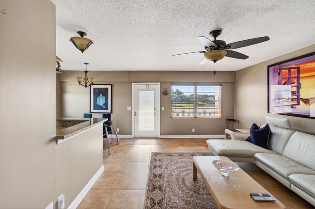 Building Photo - 33 Fanshaw A