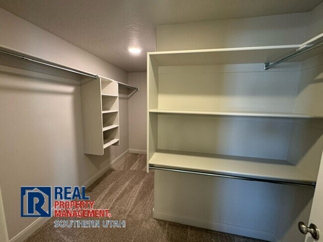 Building Photo - 1042 S 1450 E
