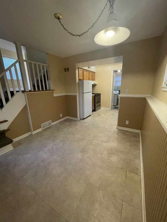 Building Photo - Three Bedroom House for 2026/27!