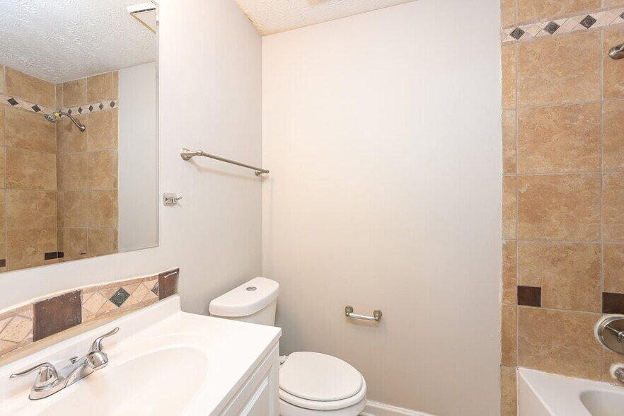 Building Photo - 2526 Riverwood Spg