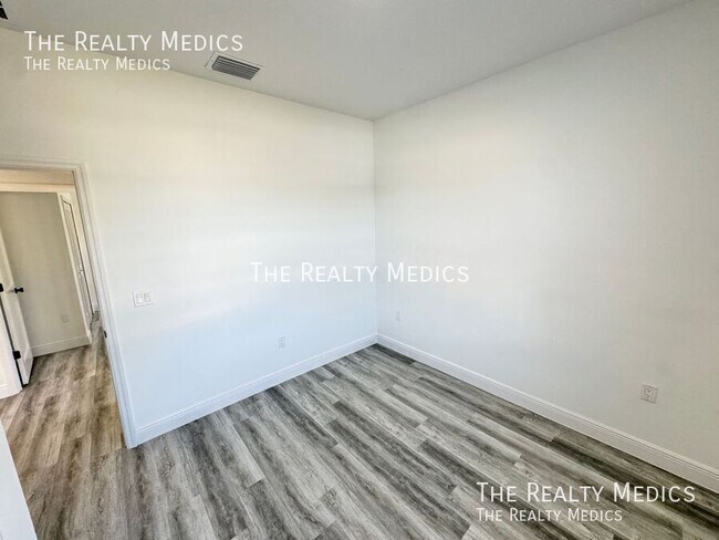 Building Photo - 310 Dogfish Way