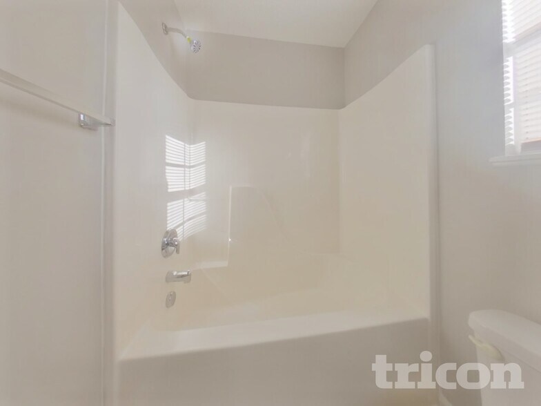 Building Photo - 386 Fox Trot Dr